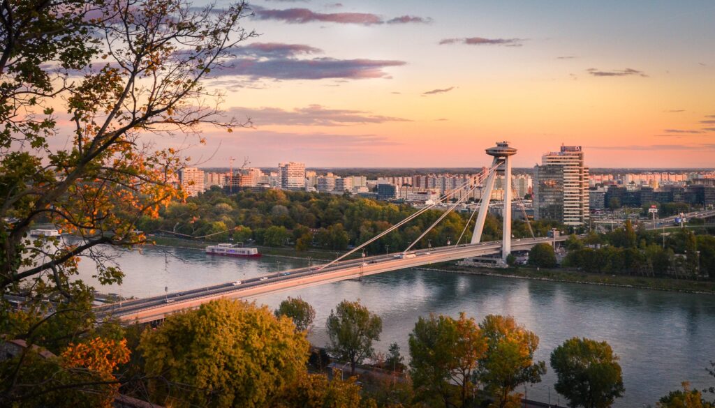 most snp bratislava zapad slnka